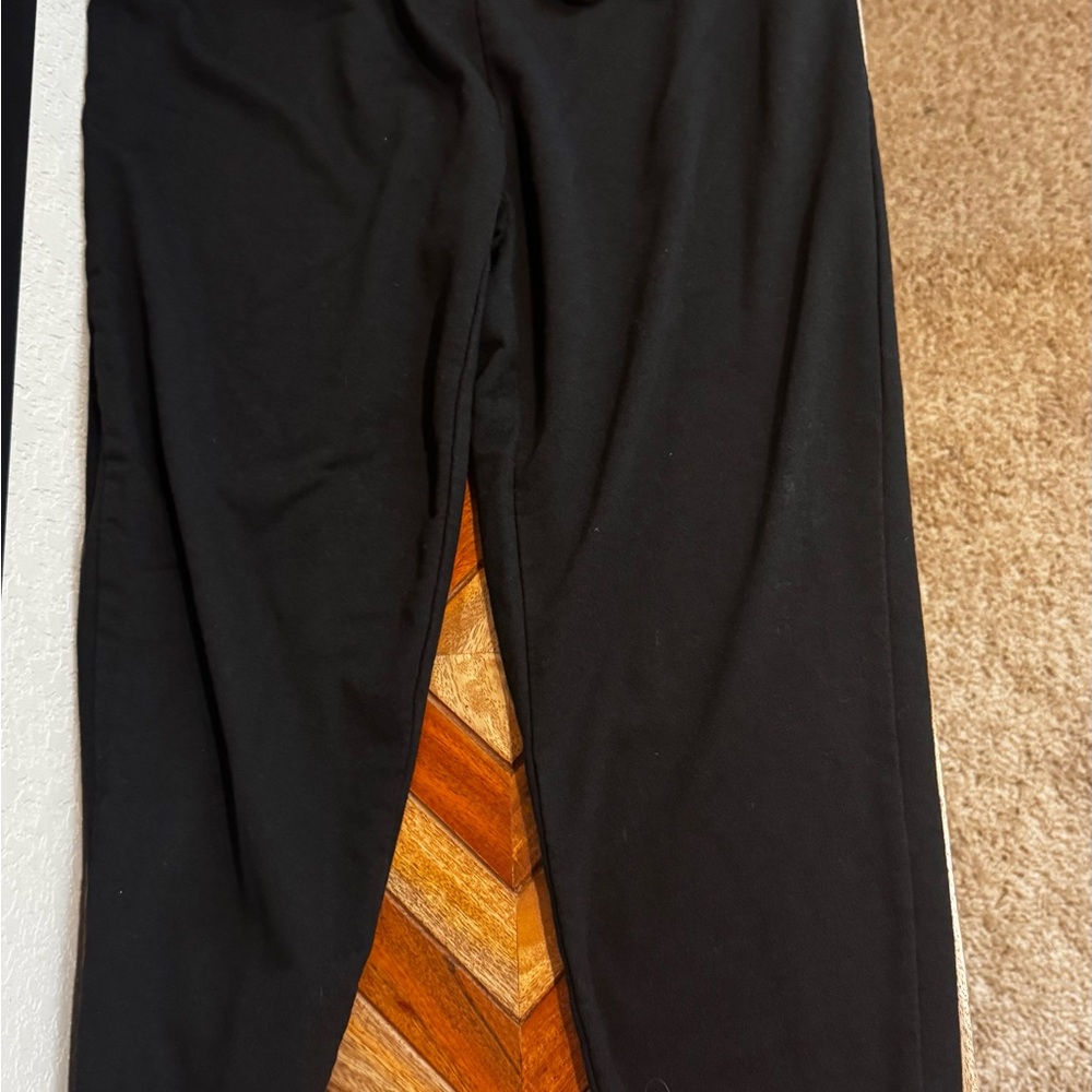 Set a three Capri Joggers! Size medium - Picture 3 of 8